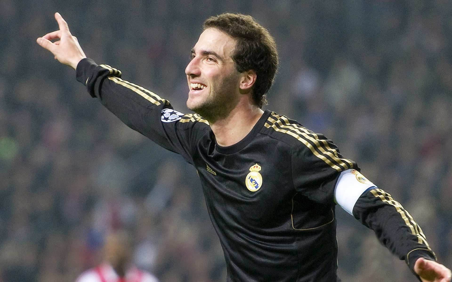 爱游戏体育-球队是否应推出专属球迷文化IP计划，球迷组织